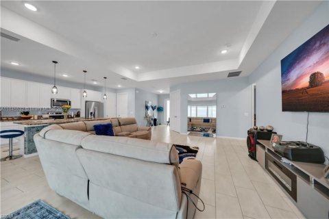 House in Cape Coral, Florida 3 bedrooms № 1889304 - photo 10