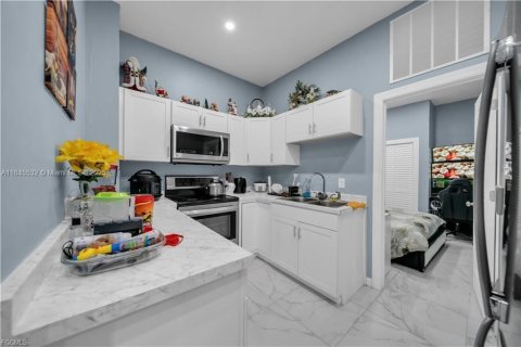 House in Cape Coral, Florida 3 bedrooms № 1889304 - photo 21