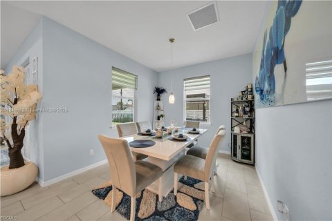 House in Cape Coral, Florida 3 bedrooms № 1889304 - photo 7