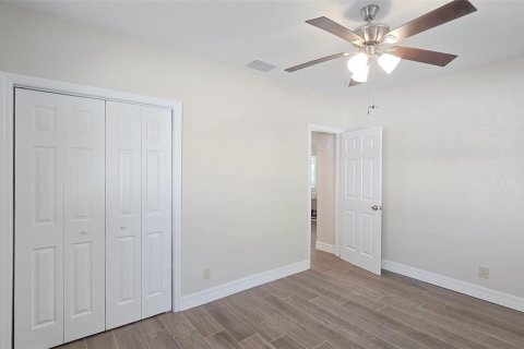House in Saint Petersburg, Florida 3 bedrooms, 147.53 sq.m. № 1585937 - photo 26