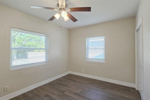 House in Saint Petersburg, Florida 3 bedrooms, 147.53 sq.m. № 1585937 - photo 24