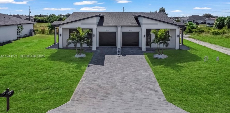 Commercial property in Lehigh Acres, Florida № 1998582