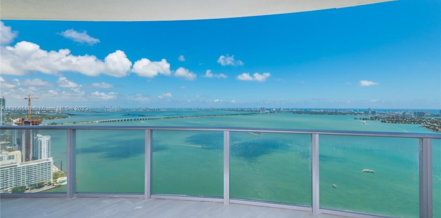 Condominio en Miami, Florida, 3 dormitorios № 1860394