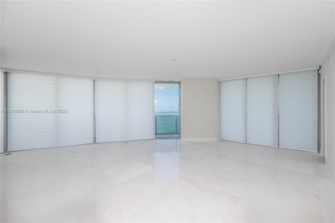 Condominio en venta en Miami, Florida, 3 dormitorios, 187.48 m2 № 1860394 - foto 19