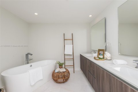 Condominio en venta en Miami, Florida, 3 dormitorios, 187.48 m2 № 1860394 - foto 10
