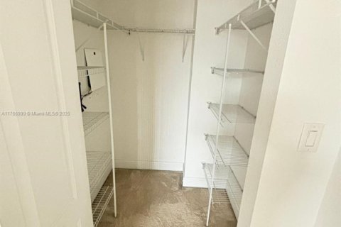 Купить кондоминиум в Холливуд, Флорида 2 спальни, 96.25м2, № 1959510 - фото 9