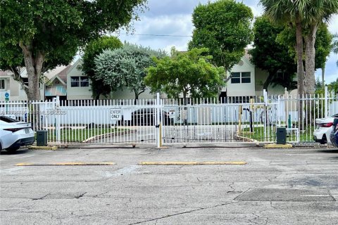 Copropriété à vendre à Hialeah, Floride: 1 chambre, 61.32 m2 № 2068206 - photo 25