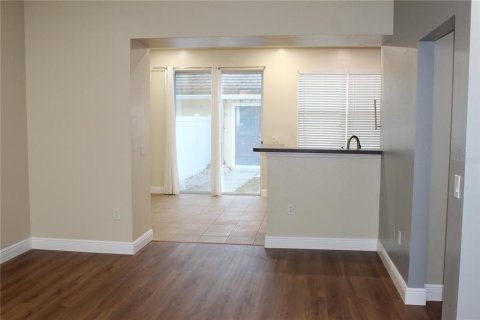 Touwnhouse à louer à Windermere, Floride: 2 chambres, 112.78 m2 № 2101664 - photo 5
