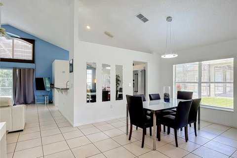 Villa ou maison à vendre à Davenport, Floride: 4 chambres, 196.77 m2 № 2310440 - photo 10
