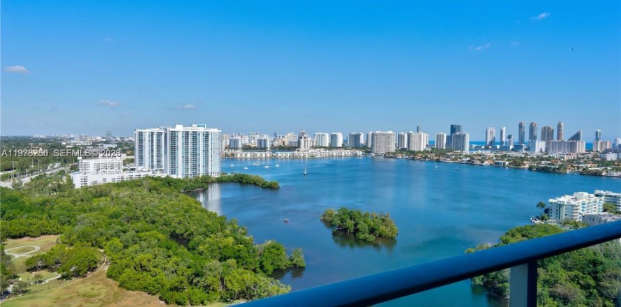 Condo in North Miami Beach, Florida, 1 bedroom  № 2040458