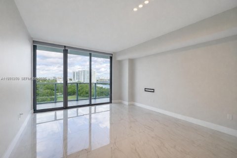 Condo in North Miami Beach, Florida, 1 bedroom  № 2040458 - photo 2