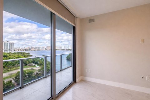 Condo in North Miami Beach, Florida, 1 bedroom  № 2040458 - photo 11