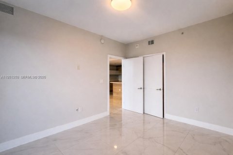 Condo in North Miami Beach, Florida, 1 bedroom  № 2040458 - photo 13