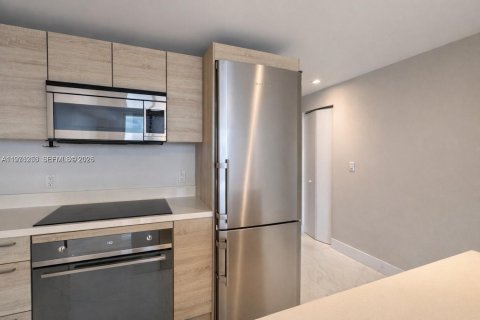 Condo in North Miami Beach, Florida, 1 bedroom  № 2040458 - photo 9