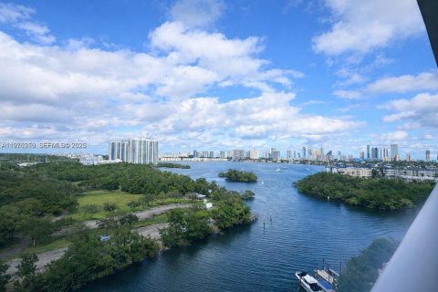 Condo in North Miami Beach, Florida, 1 bedroom  № 2040458 - photo 24