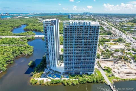 Condo in North Miami Beach, Florida, 1 bedroom  № 2040458 - photo 25