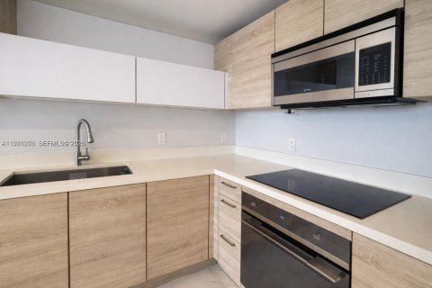 Condo in North Miami Beach, Florida, 1 bedroom  № 2040458 - photo 10