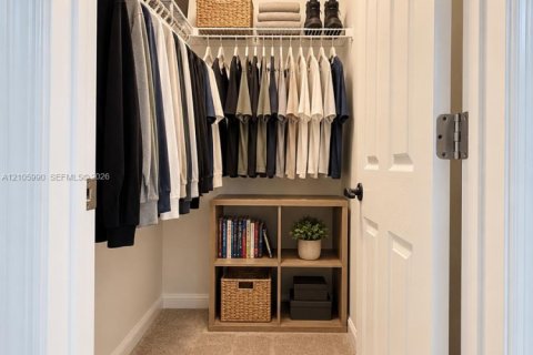 House in Port St. Lucie, Florida 5 bedrooms, 265.79 sq.m. № 2422166 - photo 19