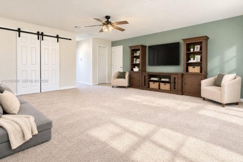 House in Port St. Lucie, Florida 5 bedrooms, 265.79 sq.m. № 2422166 - photo 10