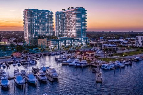 Condo in Lake Park, Florida, 2 bedrooms  № 747991 - photo 1