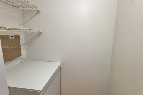 Condo in Pembroke Pines, Florida, 1 bedroom  № 1923744 - photo 27