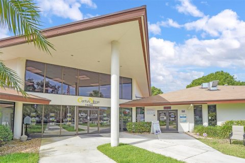 Condo in Pembroke Pines, Florida, 1 bedroom  № 1923744