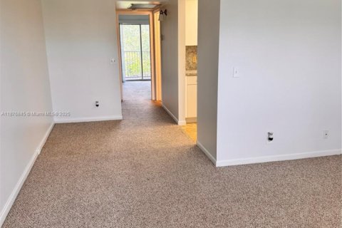 Condo in Pembroke Pines, Florida, 1 bedroom  № 1923744 - photo 8