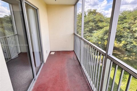 Condo in Pembroke Pines, Florida, 1 bedroom  № 1923744 - photo 20