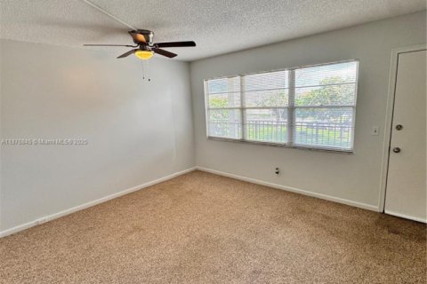 Condo in Pembroke Pines, Florida, 1 bedroom  № 1923744 - photo 15