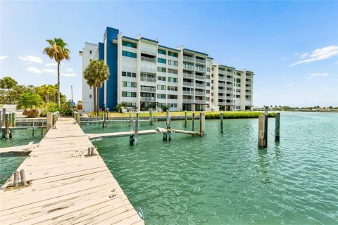 Copropriété à louer à Treasure Island, Floride: 1 chambre, 82.22 m2 № 2349861 - photo 2