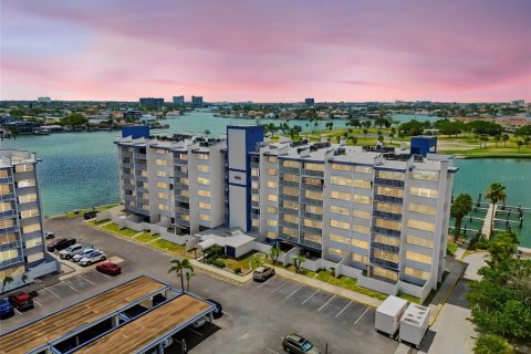 Condo à Treasure Island, Floride, 1 chambre  № 2349861