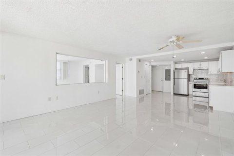 Copropriété à louer à Treasure Island, Floride: 1 chambre, 82.22 m2 № 2349861 - photo 9
