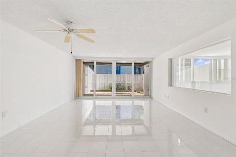 Copropriété à louer à Treasure Island, Floride: 1 chambre, 82.22 m2 № 2349861 - photo 5