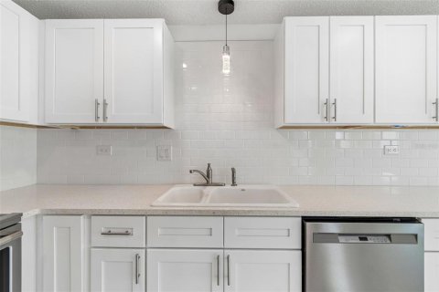Copropriété à louer à Treasure Island, Floride: 1 chambre, 82.22 m2 № 2349861 - photo 12