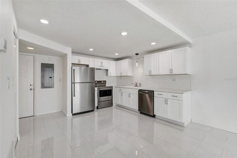 Copropriété à louer à Treasure Island, Floride: 1 chambre, 82.22 m2 № 2349861 - photo 10