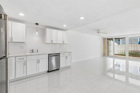 Copropriété à louer à Treasure Island, Floride: 1 chambre, 82.22 m2 № 2349861 - photo 13