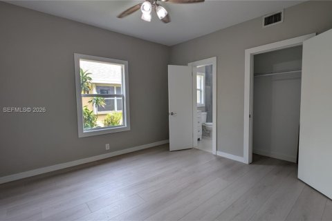 Casa en venta en Hollywood, Florida, 2 dormitorios, 82.13 m2 № 2000438 - foto 5