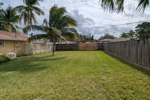 Casa en venta en Hollywood, Florida, 2 dormitorios, 82.13 m2 № 2000438 - foto 16