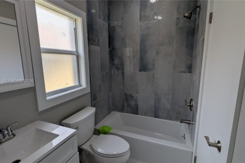 Casa en venta en Hollywood, Florida, 2 dormitorios, 82.13 m2 № 2000438 - foto 8