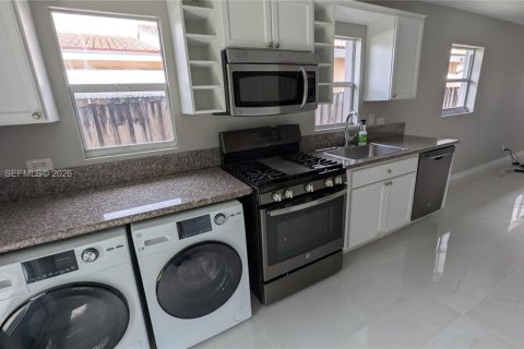 Casa en venta en Hollywood, Florida, 2 dormitorios, 82.13 m2 № 2000438 - foto 14