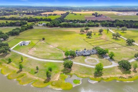 Villa ou maison à Summerfield, Floride 4 chambres, 314.85 m2 № 2407143