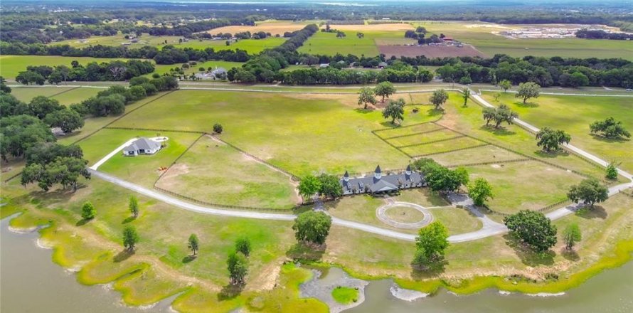 Villa ou maison à Summerfield, Floride 4 chambres, 314.85 m2 № 2407143