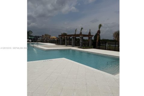 Casa en alquiler en Davenport, Florida, 6 dormitorios, 228.82 m2 № 2076071 - foto 28