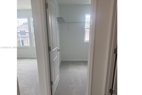 Casa en alquiler en Davenport, Florida, 6 dormitorios, 228.82 m2 № 2076071 - foto 19