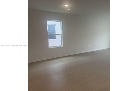 Casa en alquiler en Davenport, Florida, 6 dormitorios, 228.82 m2 № 2076071 - foto 15