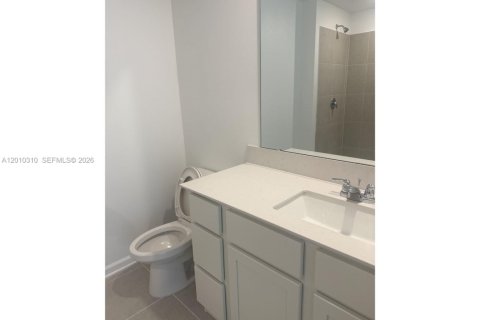 Casa en alquiler en Davenport, Florida, 6 dormitorios, 228.82 m2 № 2076071 - foto 9