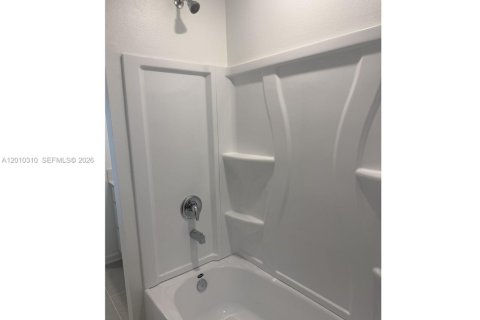 Casa en alquiler en Davenport, Florida, 6 dormitorios, 228.82 m2 № 2076071 - foto 21
