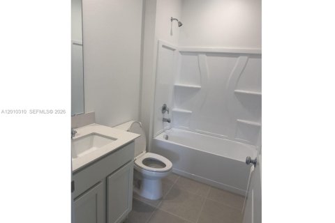 Casa en alquiler en Davenport, Florida, 6 dormitorios, 228.82 m2 № 2076071 - foto 23