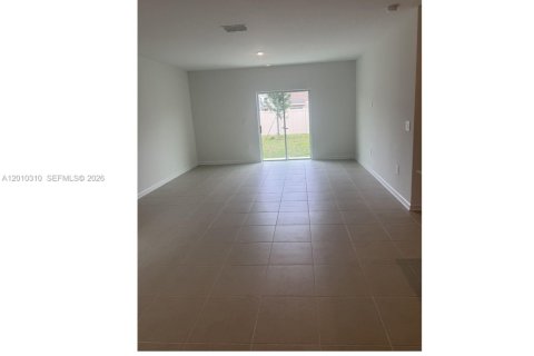 Casa en alquiler en Davenport, Florida, 6 dormitorios, 228.82 m2 № 2076071 - foto 25