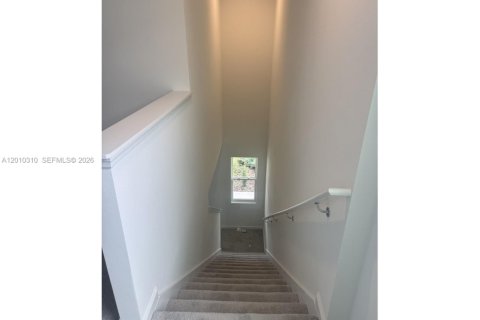 Casa en alquiler en Davenport, Florida, 6 dormitorios, 228.82 m2 № 2076071 - foto 12